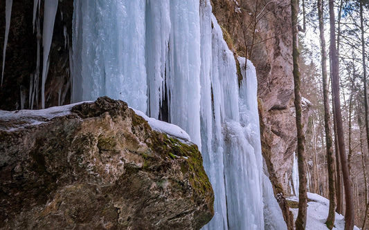Der Hinanger Wasserfall: Eine spannende Wanderung im Winter