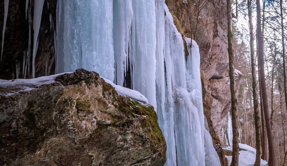Hinanger-Wasserfall-Winter