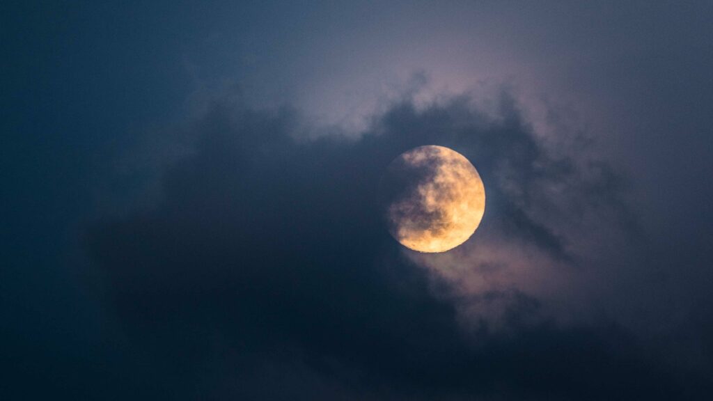 Mond richtig fotografieren Wolken